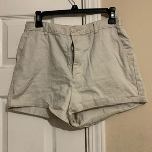 Kaki Shorts